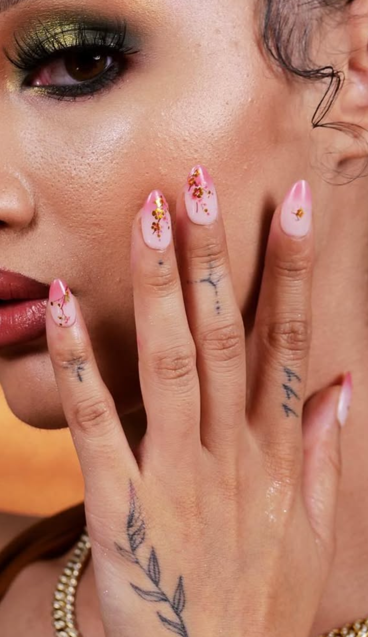 TVNS - CUSTOM PRESS ON NAIL KIT by @JESSIMYNAILS